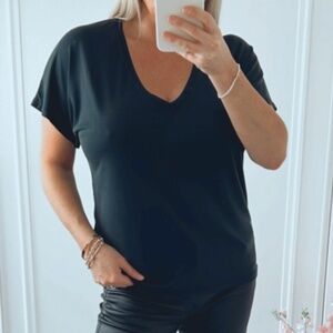 V-Neck t-shirt for larger bust